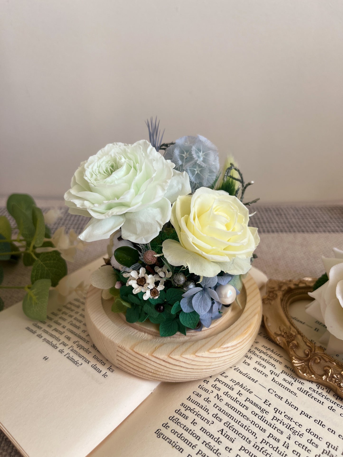 Preserved flower Glass Dome #22 - Portland Rosette (LED Base)