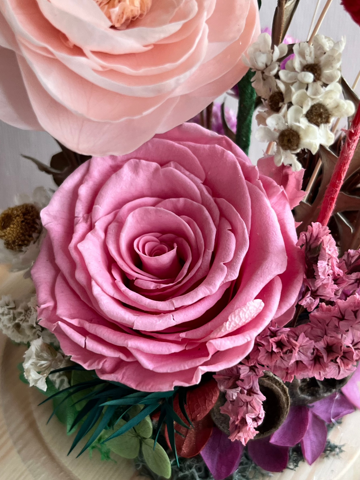 Forever roses Glass Dome #5 - Rosy Ranunculus