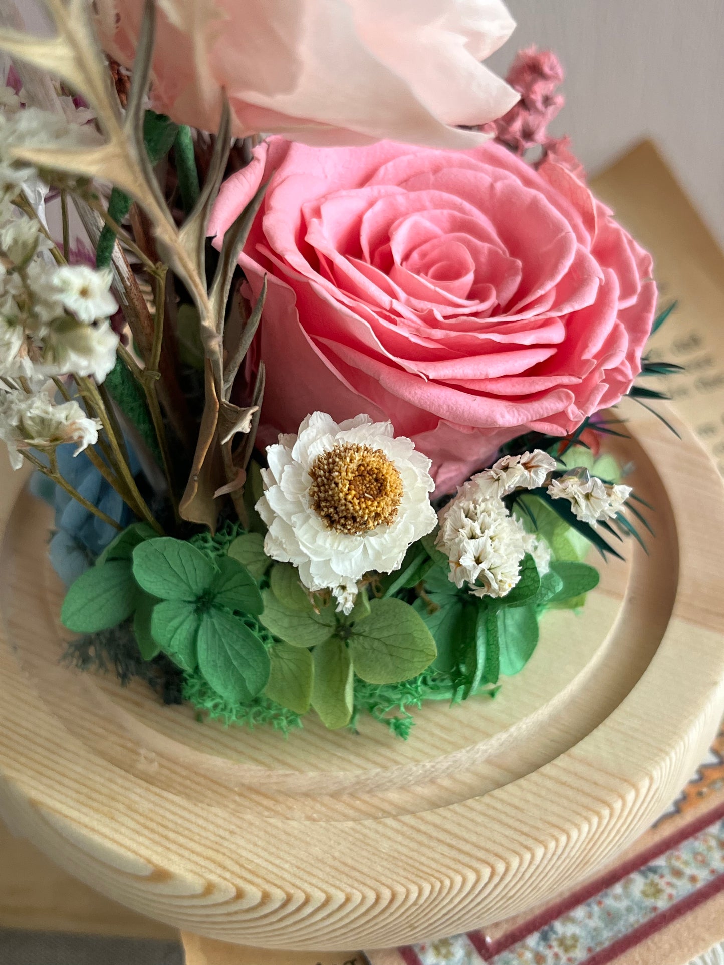 Forever roses Glass Dome #5 - Rosy Ranunculus
