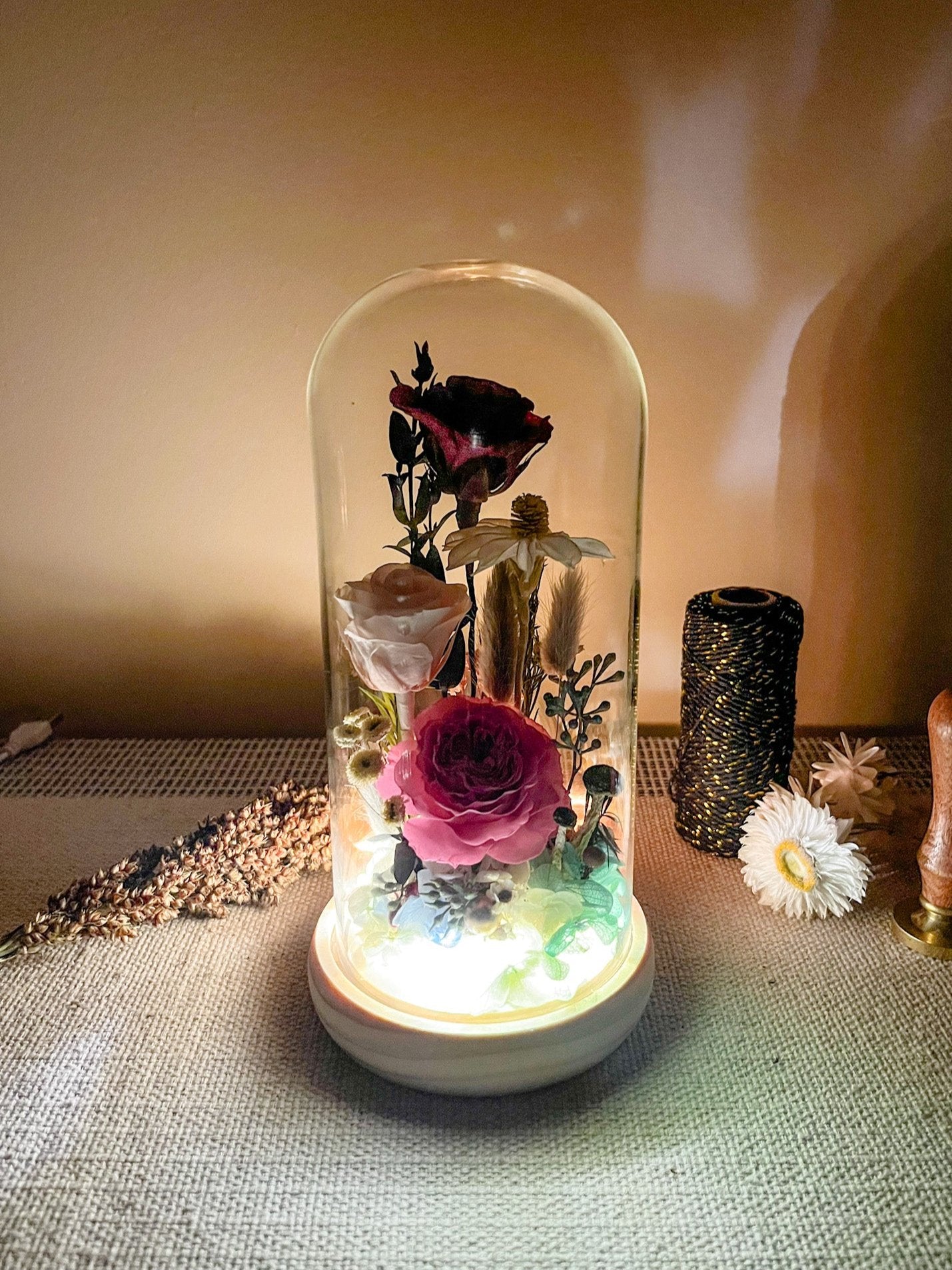 Preserved flower Glass Dome #21 - Daisy Garden (LED Base)